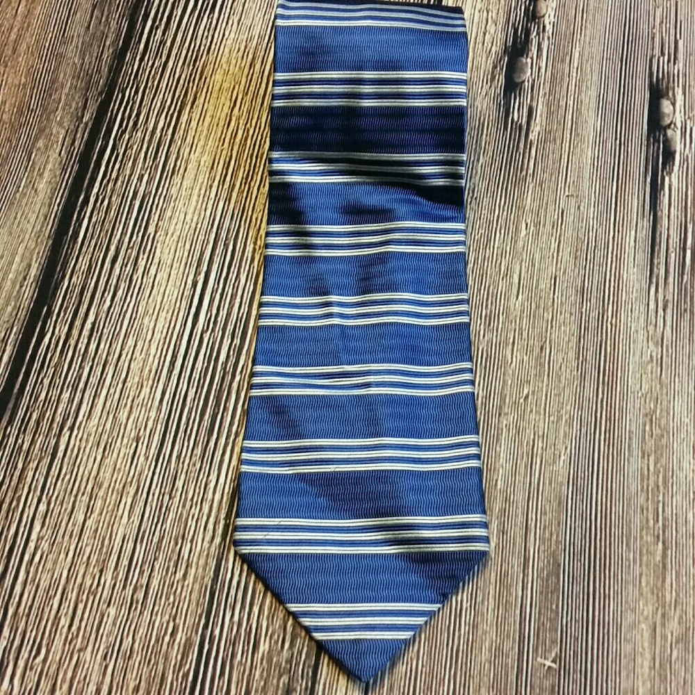 Roundtree Yorke Blue White Stripe 100% Silk Tie